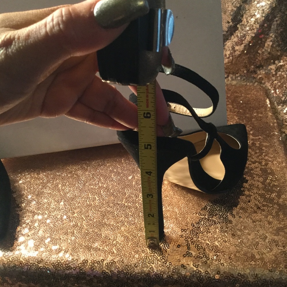 “Isabelle” Pumps - Picture 3 of 5